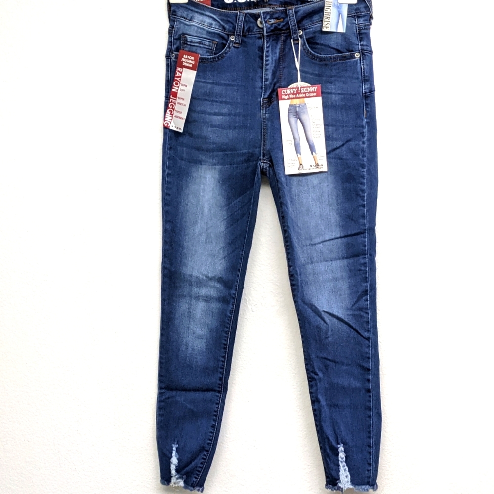 Curvy Skinny High Rise Ankle Gracer